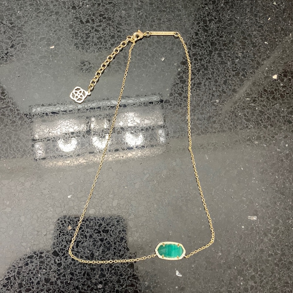 Green Kendra scott necklace NWOT